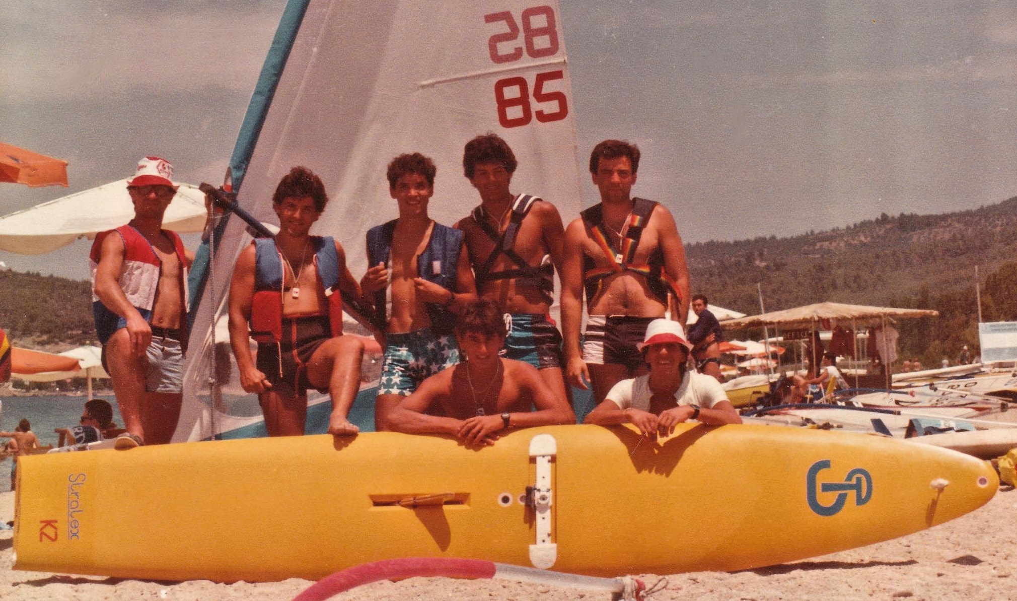 1985. &Tau;&omicron; &theta;&rho;&upsilon;&lambda;&iota;&kappa;ό stralex K2